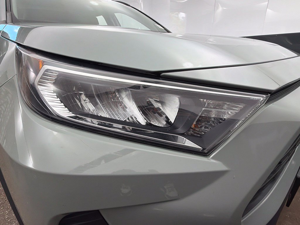 Used 2019  Toyota XLE image 32