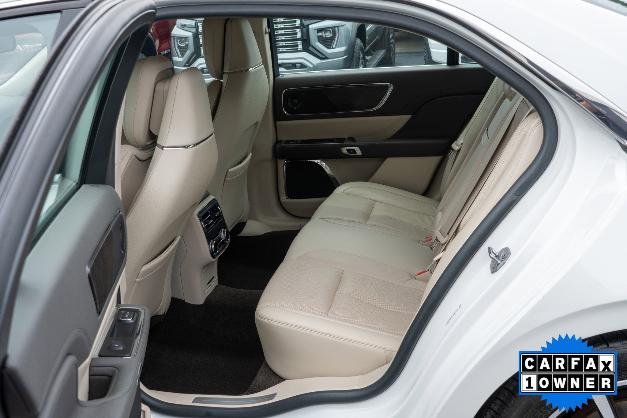 Used 2020 White Lincoln Reserve image 29