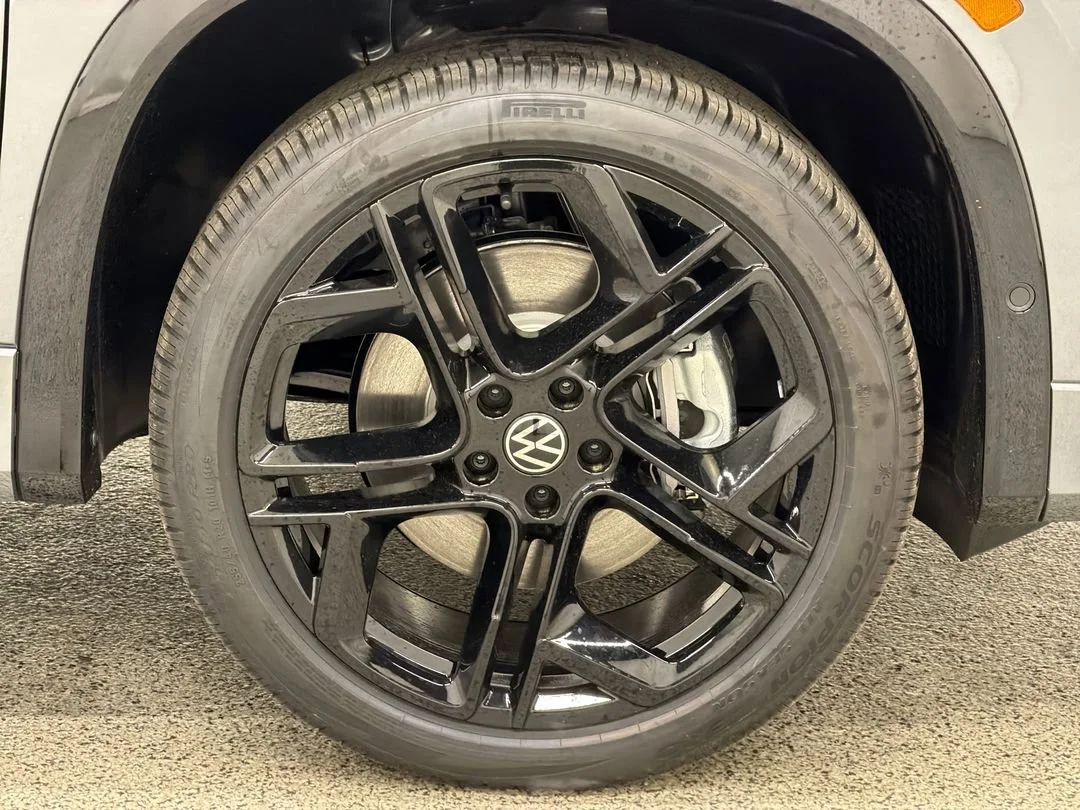 New 2026 Platinum Gray Metallic Volkswagen SE R-Line Black image 10