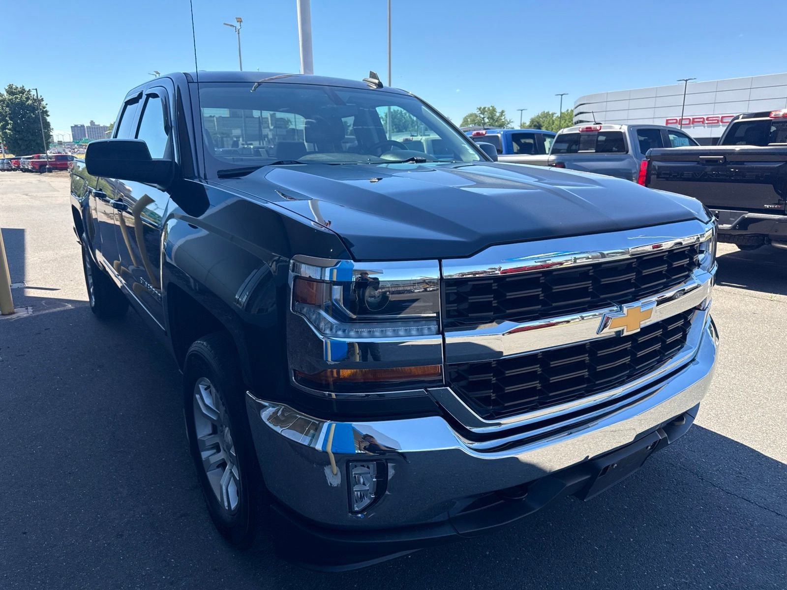 Used 2019 GRAPHITE METALLIC Chevrolet LT image 4
