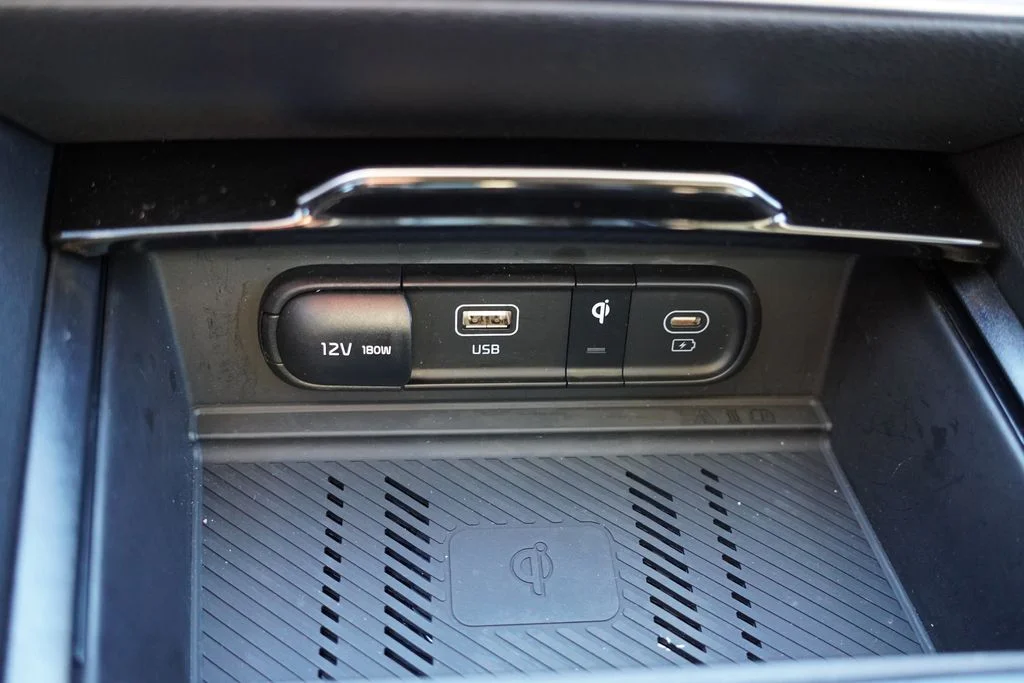 Used 2025 Snow White Pearl Kia EX image 27