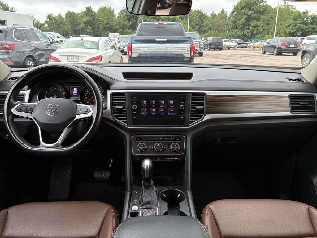 Used 2021 White Volkswagen 3.6L V6 SE w/Technology image 19