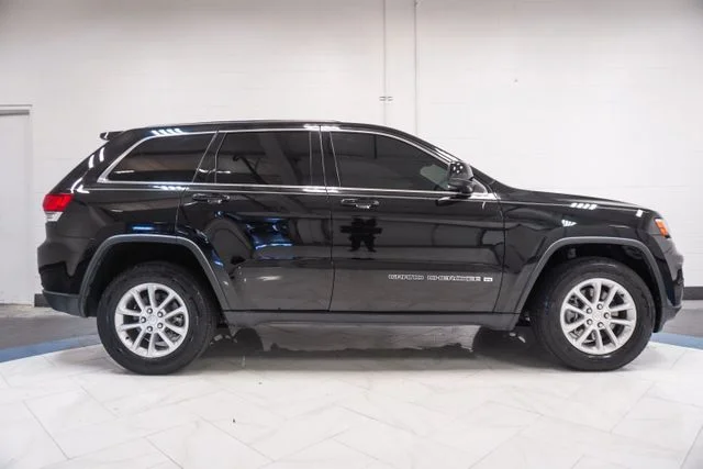 Used 2022 Black Jeep Laredo E image 23