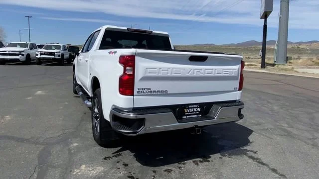Used 2024 Summit White Chevrolet LT image 7