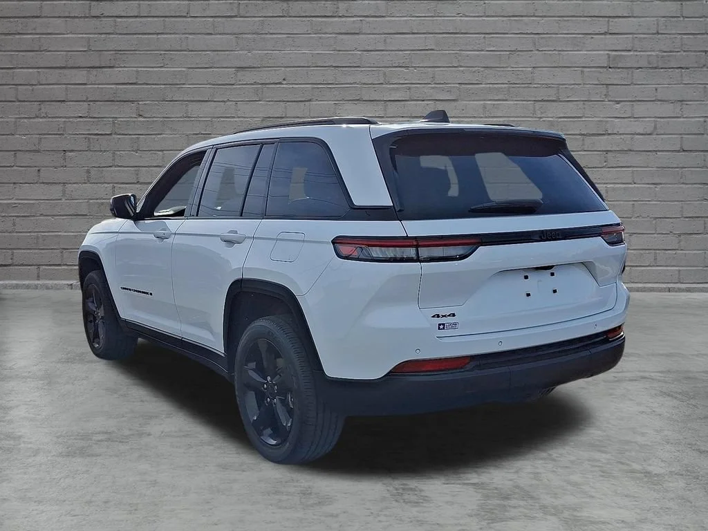 Used 2023 White Jeep Altitude 4x4 image 8