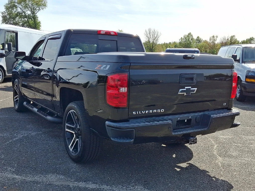 Used 2018 BLACK Chevrolet LT image 9