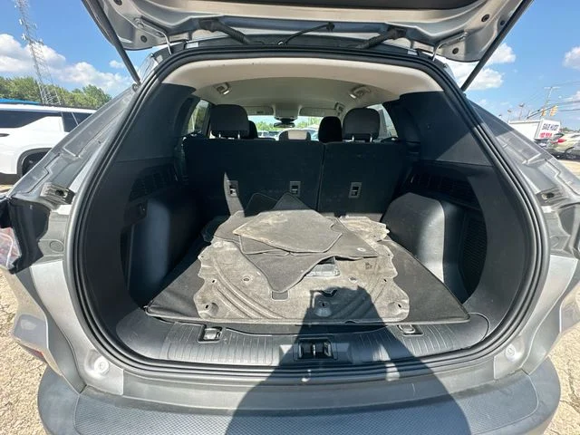 Used 2022 Silver Ford SE image 28