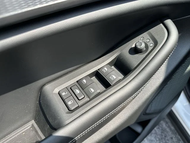 Used 2025 White Jeep Laredo X image 17