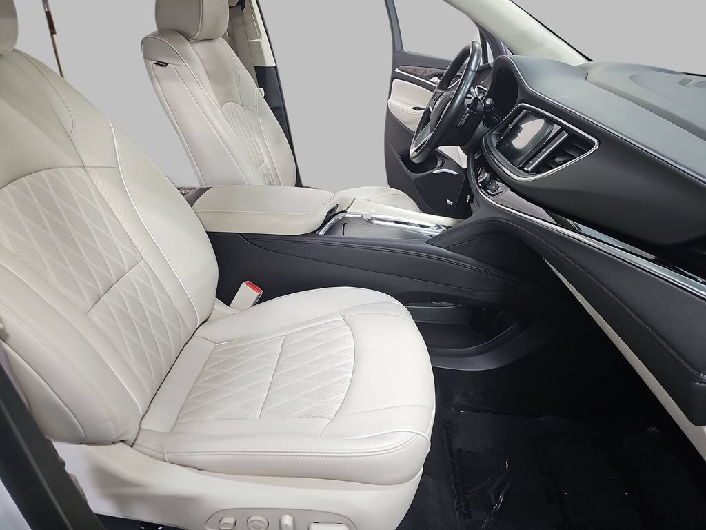 Used 2023 WHITE FROST TRICOAT Buick Avenir image 13