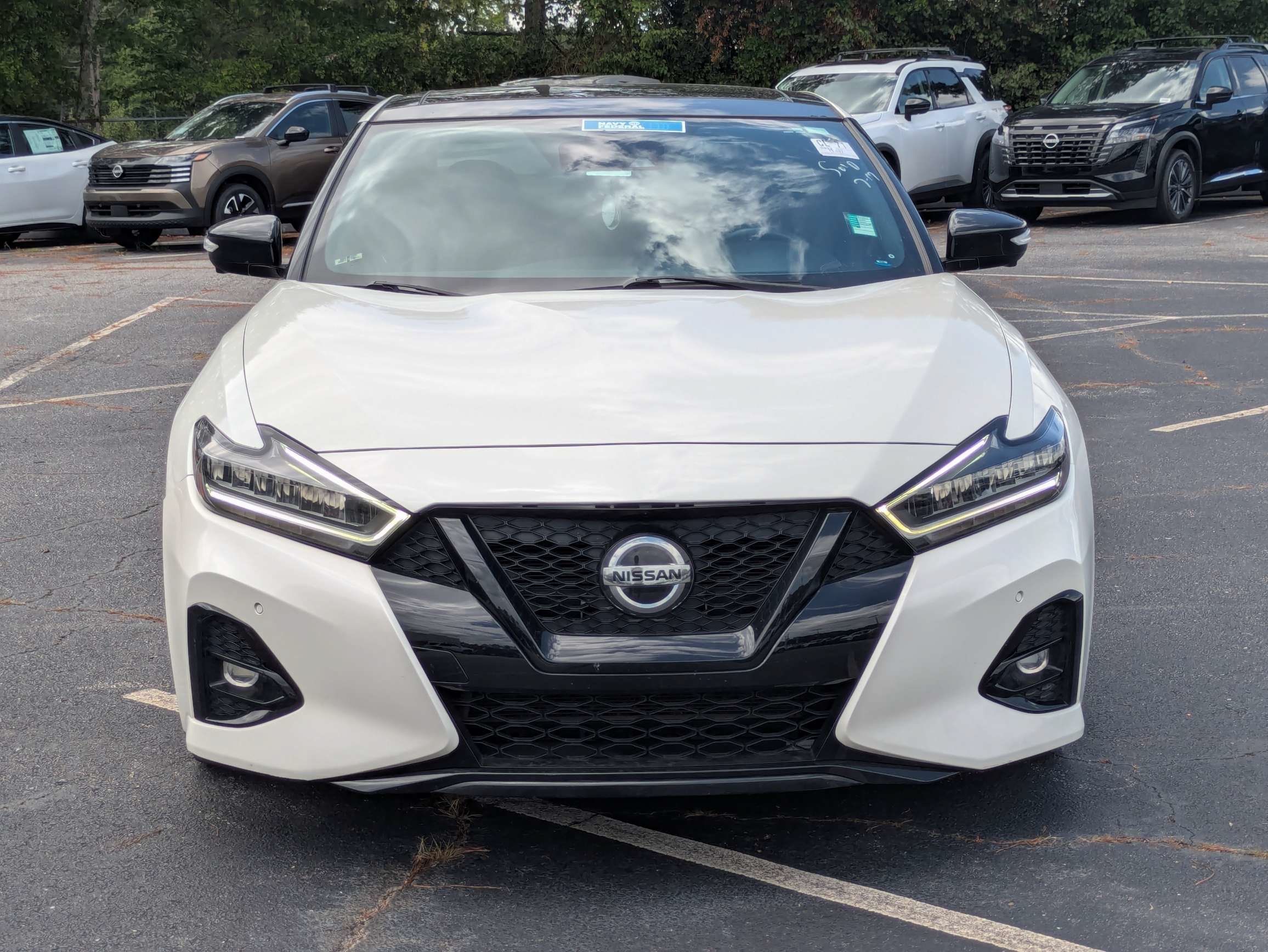 Used 2022 White Nissan SR image 8