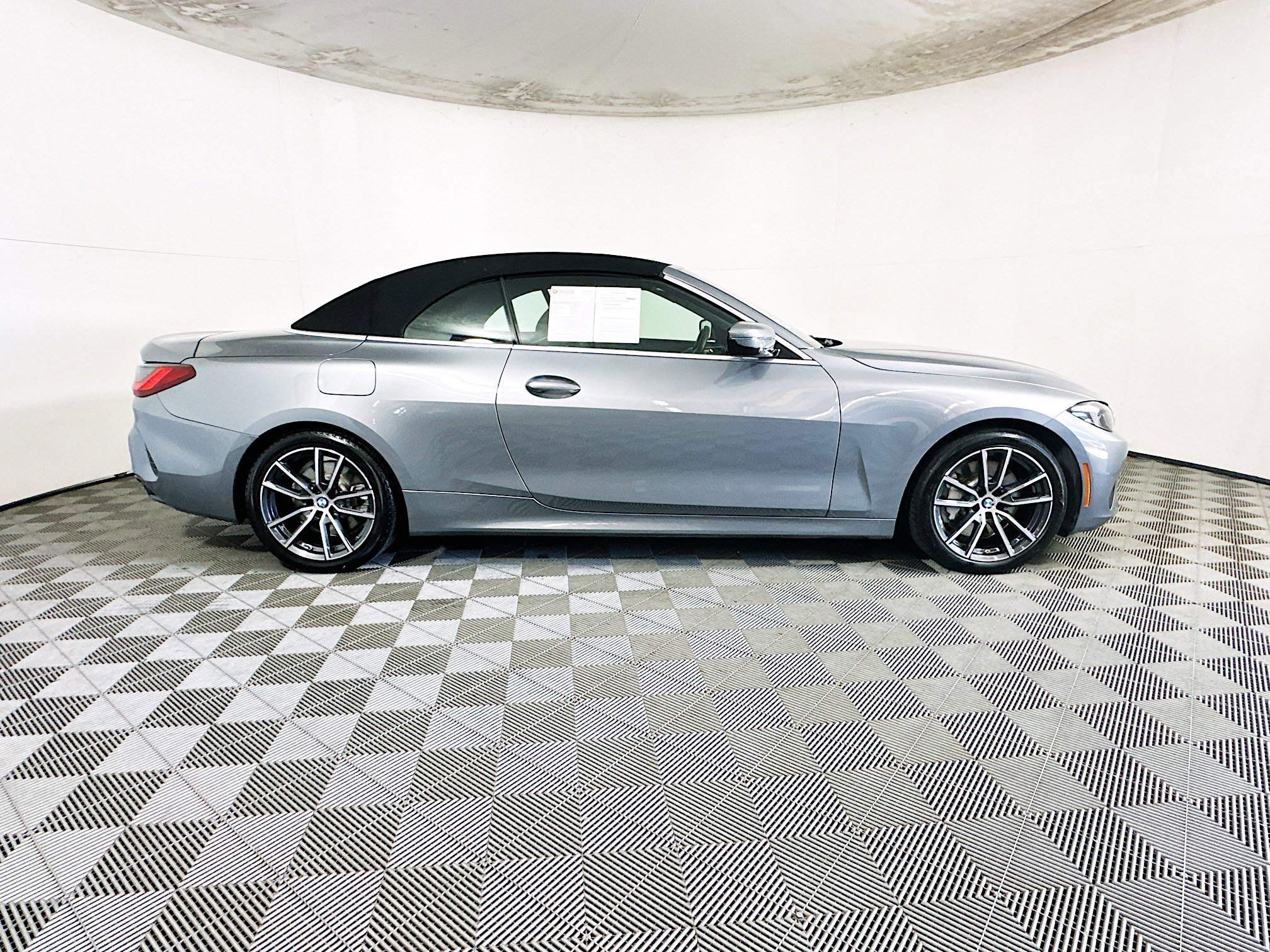 2025 BMW 4 thumbnail 4