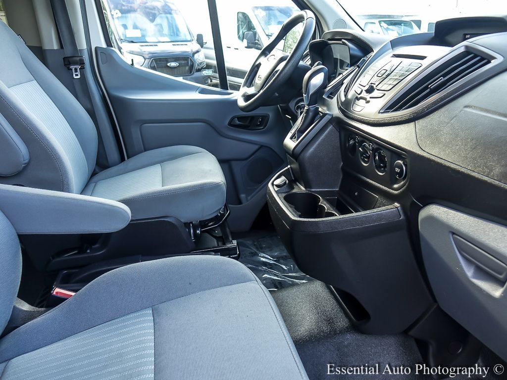Used 2017 Oxford White Ford XLT Medium Roof image 27