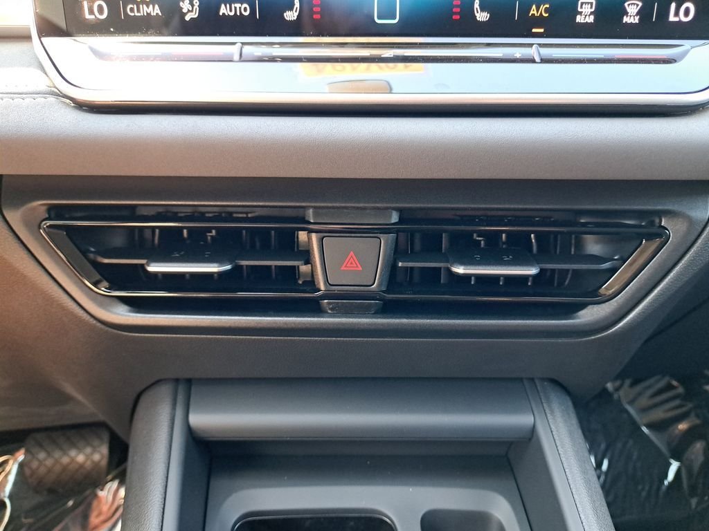 2025 Volkswagen Tiguan SE - Photo 25