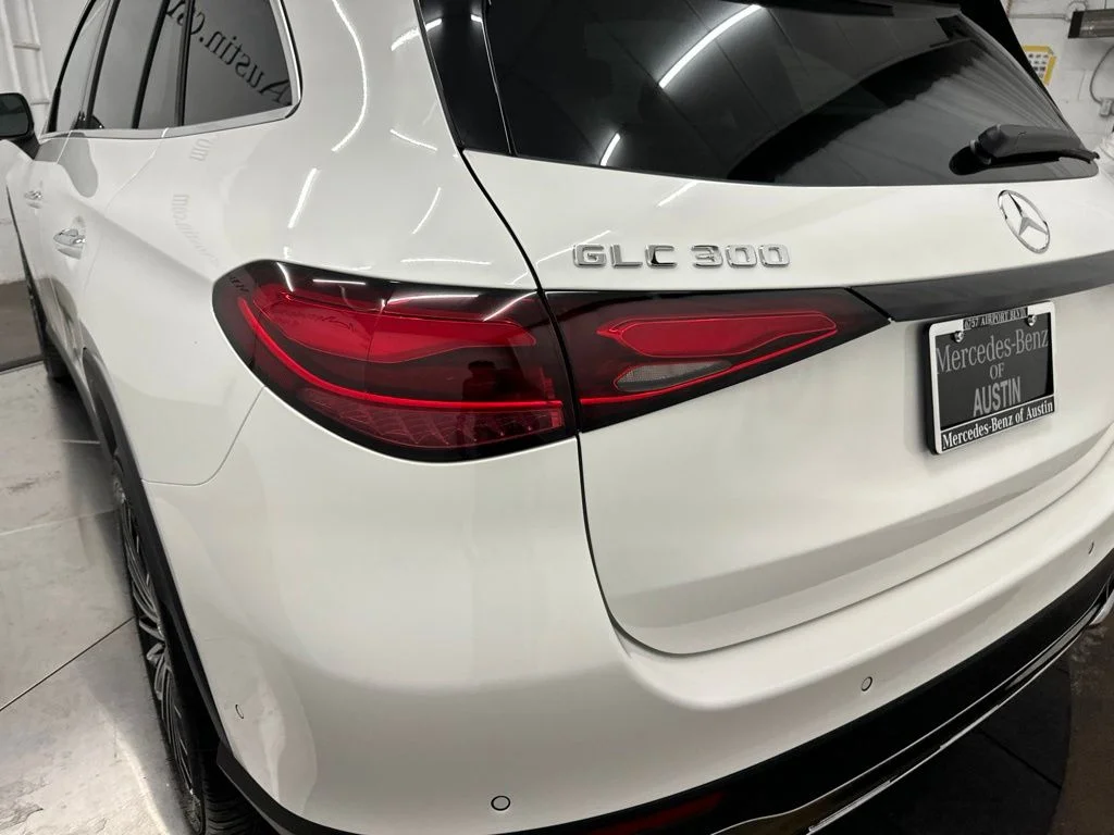 New 2027 White Mercedes-Benz GLC 300 image 11