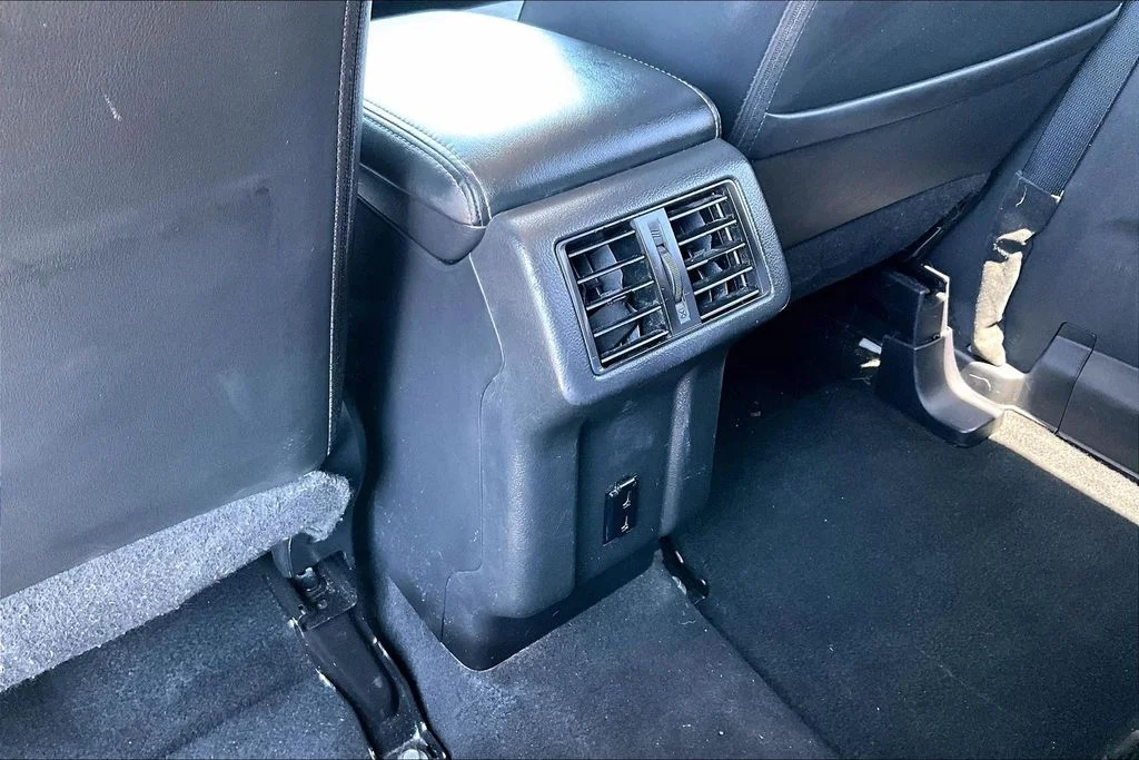 Certified Used 2020  Mitsubishi SE image 10