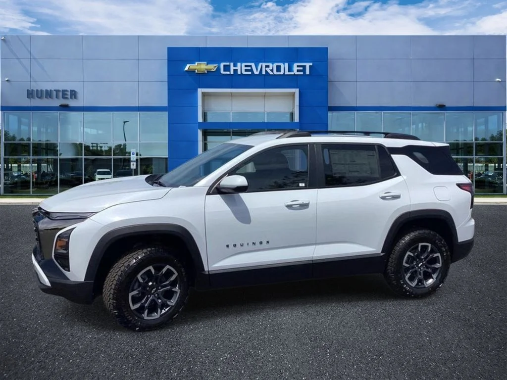 New 2026 Polar White Tricoat Chevrolet FWD ACTIV image 6