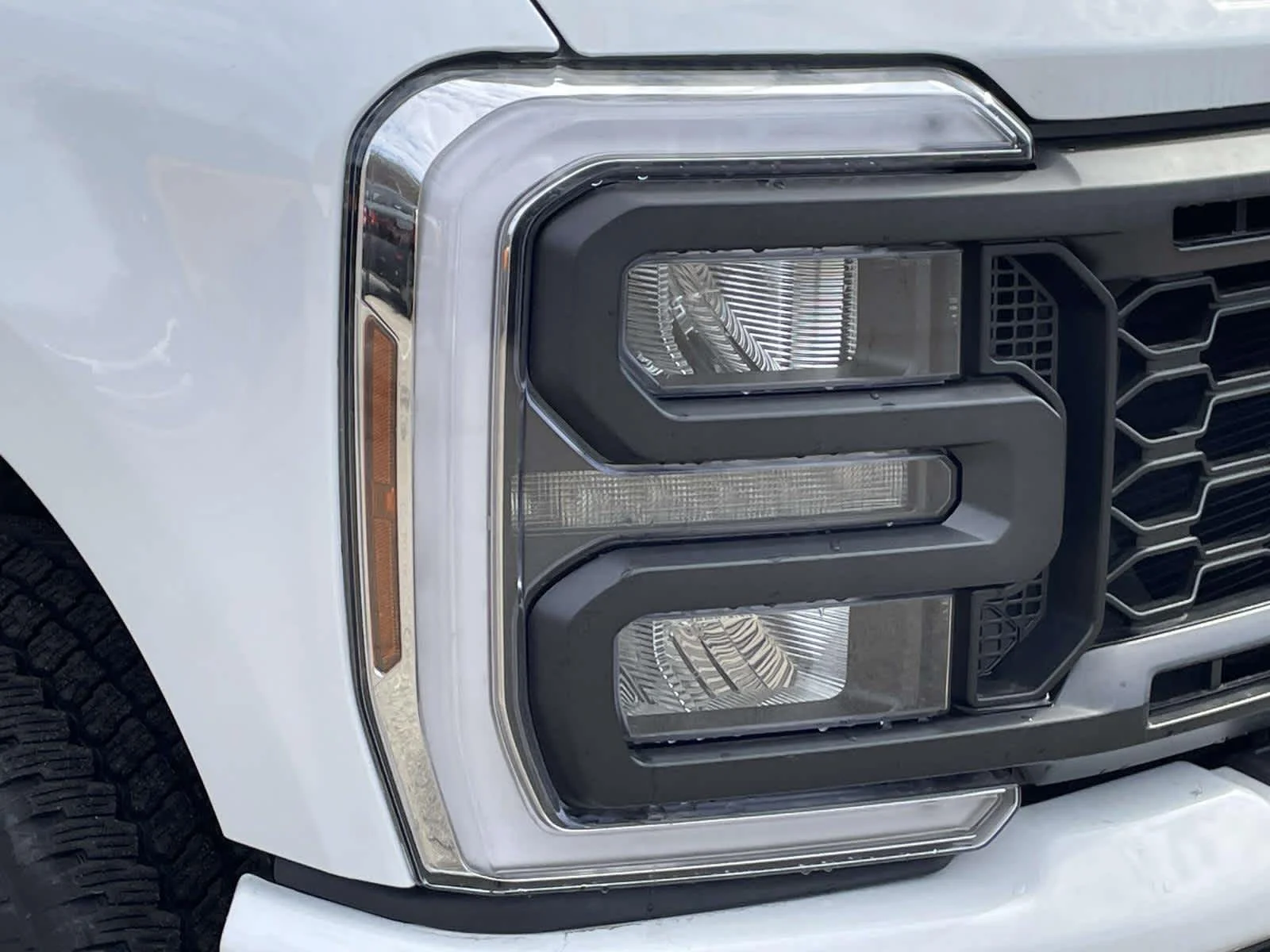 New 2026 Oxford White Ford XL image 9