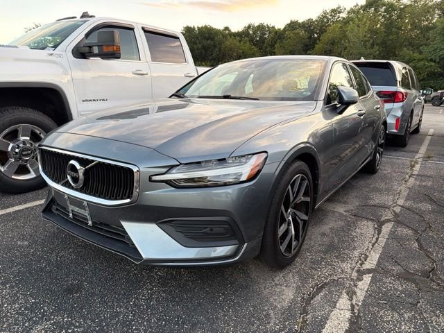 Used 2020 Pebble Gray Metallic Volvo T6 Momentum image 3