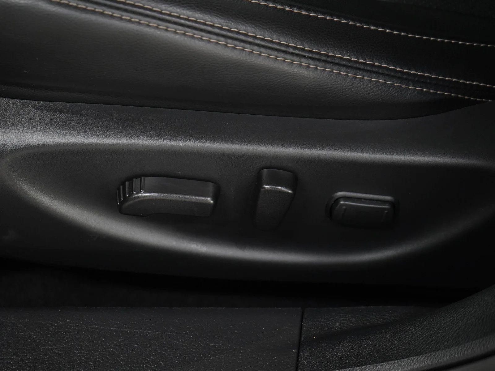 Used 2023 Black Nissan SV image 23