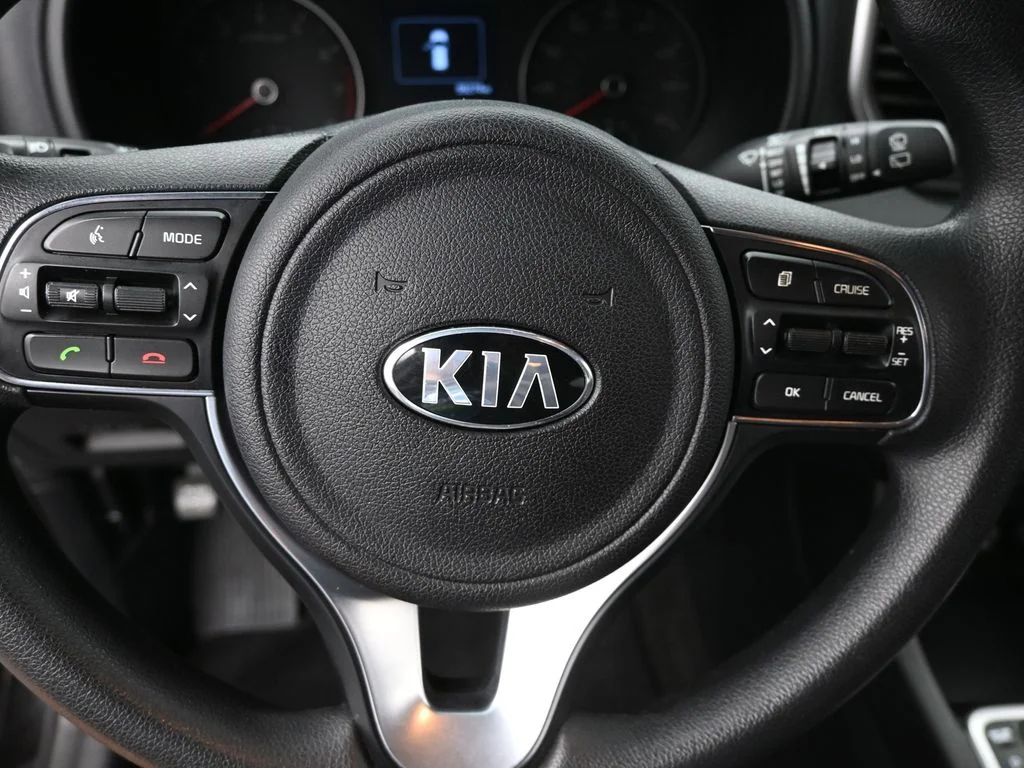 Used 2017 Red Kia LX image 17