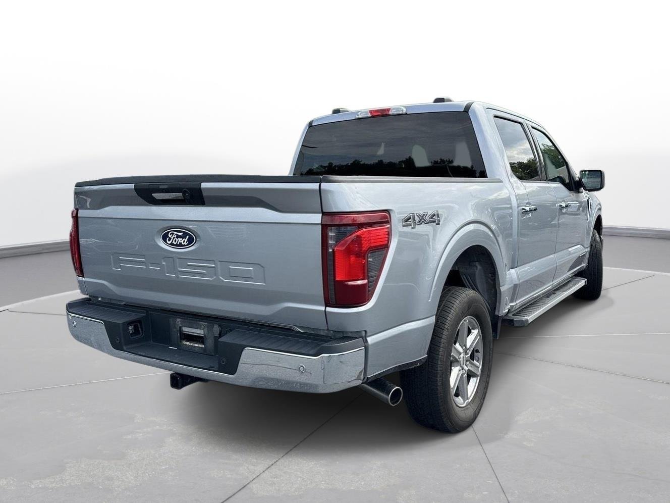 Used 2024 Iconic Silver Metallic Ford XLT image 6