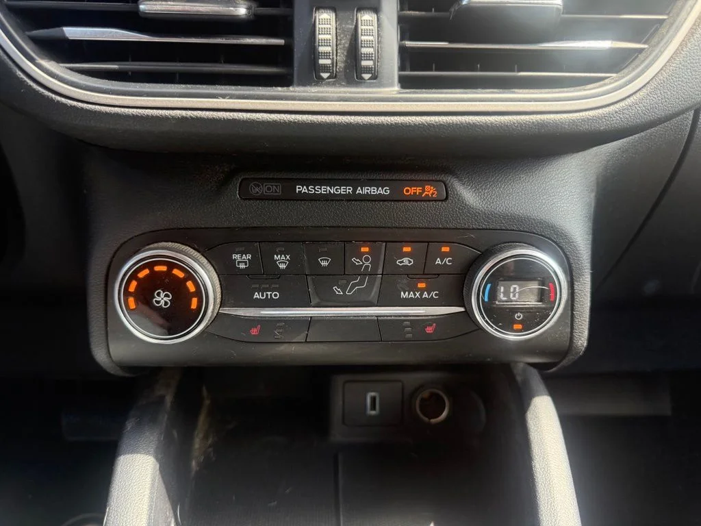 Used 2020 Black Ford SE image 27