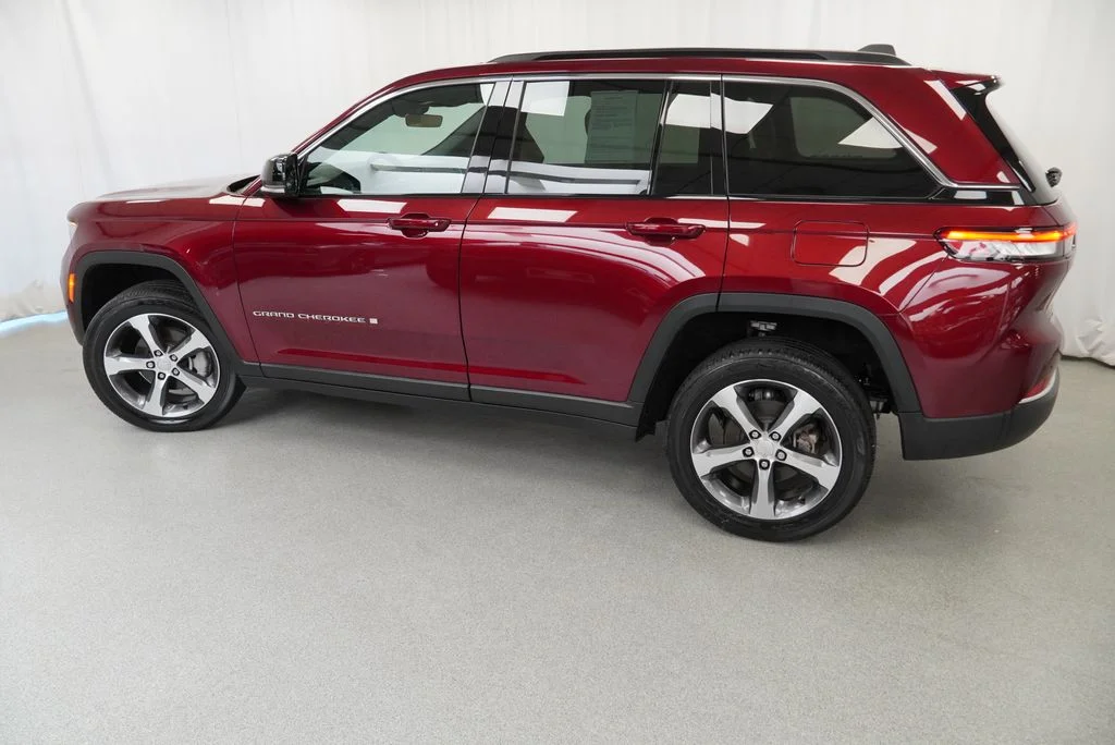 Used 2025 Red Jeep Limited image 28