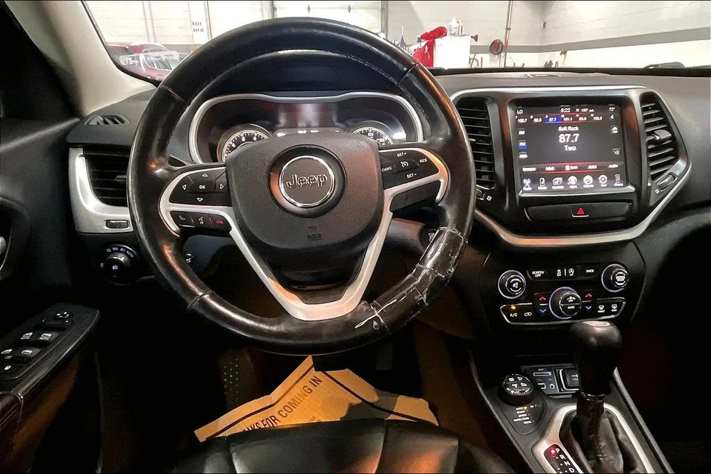 Used 2016 Black Jeep Trailhawk image 4