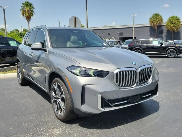 Used 2024 Gray BMW sDrive40i image 3