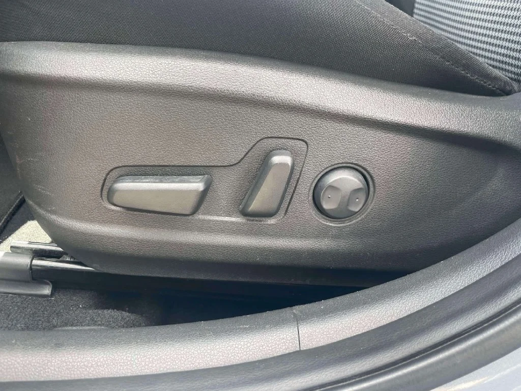Used 2019 Silver Hyundai SEL image 18