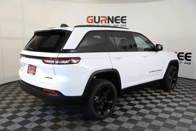 New 2025 Bright White Clear-Coat Exterior Paint Jeep Limited image 24