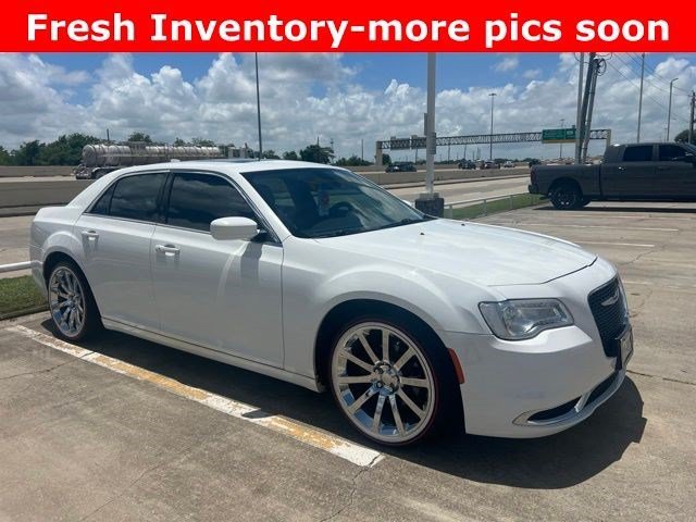 Used 2016 Bright White Clearcoat Chrysler Limited image 2