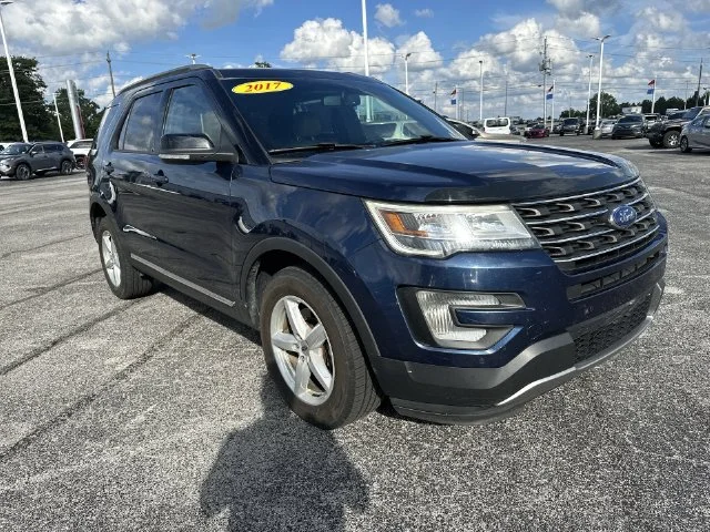 Used 2017 Blue Ford XLT image 18
