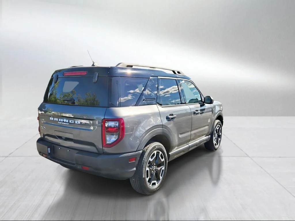 Used 2024 Gray Metallic Ford Outer Banks image 3