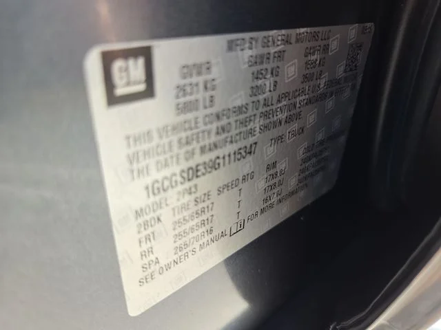 Used 2016 Gray Chevrolet Z71 image 31