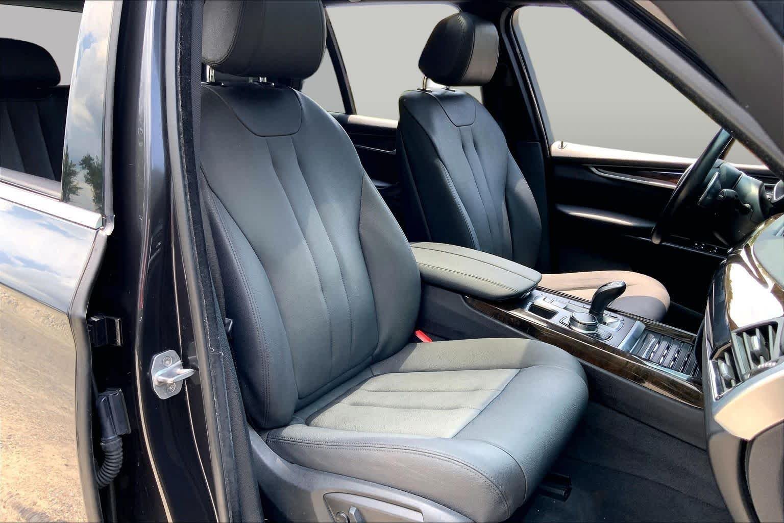 Used 2018 Dark Graphite Metallic BMW sDrive35i image 9