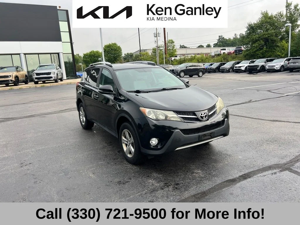 Used 2015 Black Toyota XLE image 3
