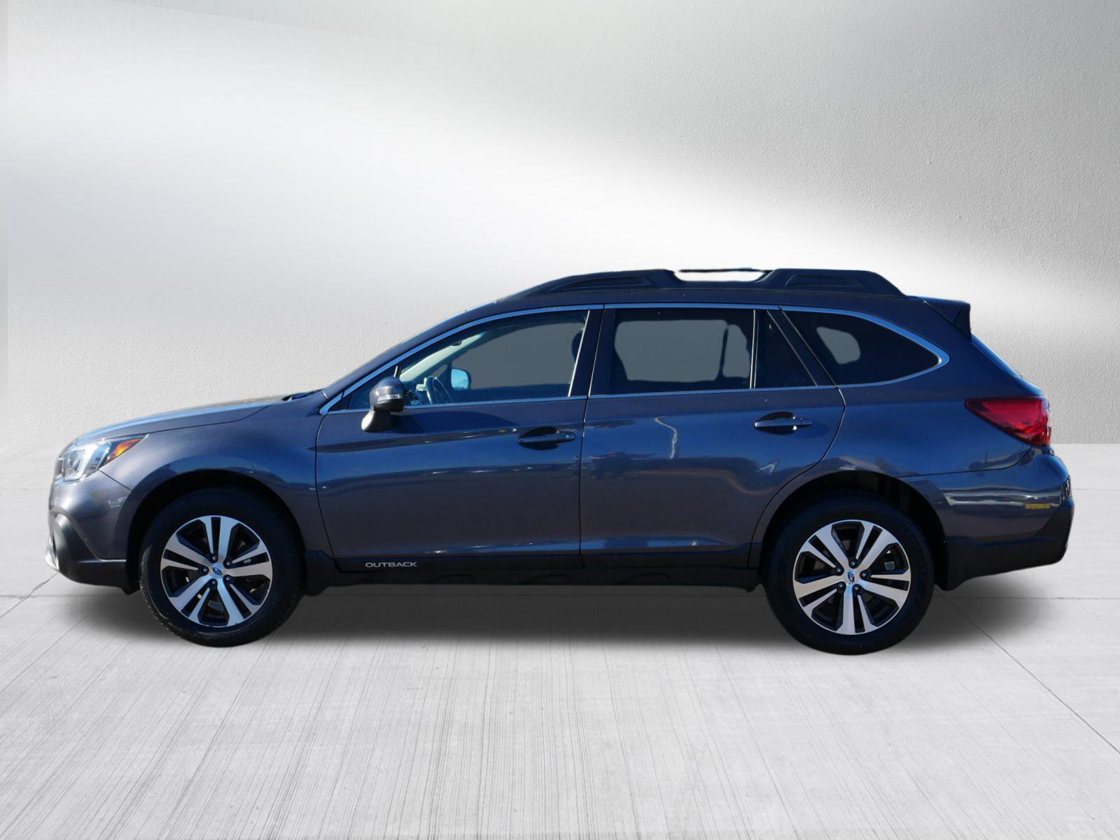 2018 Subaru Outback Limited photo 2