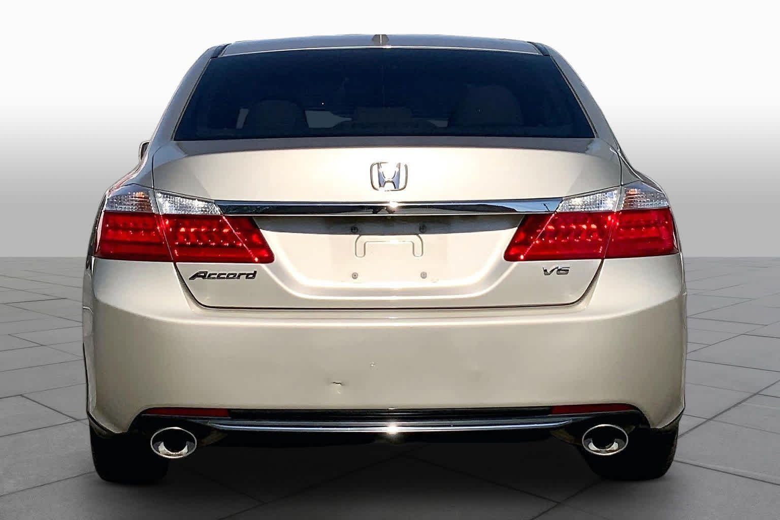 Used 2014 Alabaster Silver Metallic Honda EX-L image 4