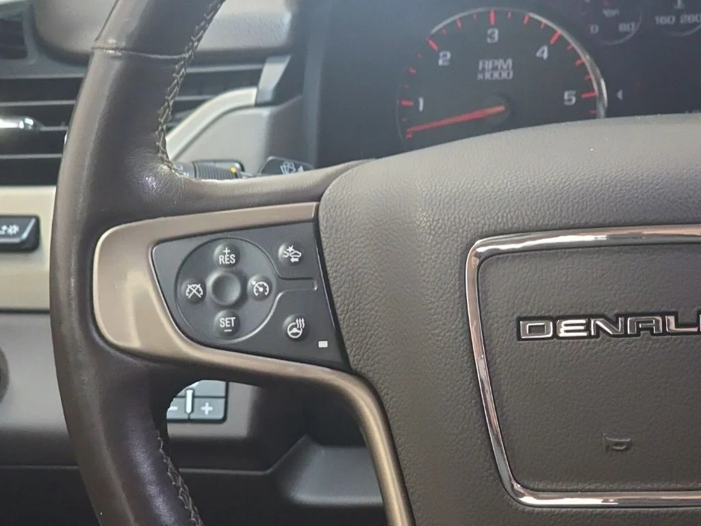Used 2015 White GMC Denali image 20