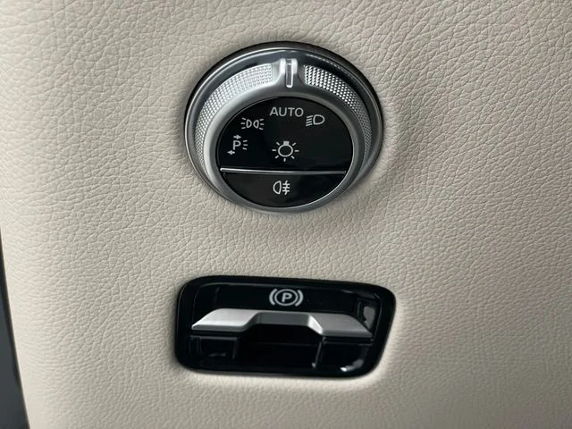 New 2027 Beige Mercedes-Benz GLC 300 image 39