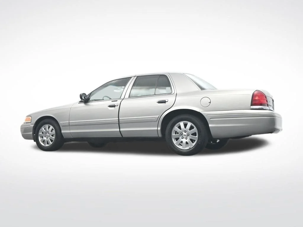 Used 2006 Silver Ford LX image 38