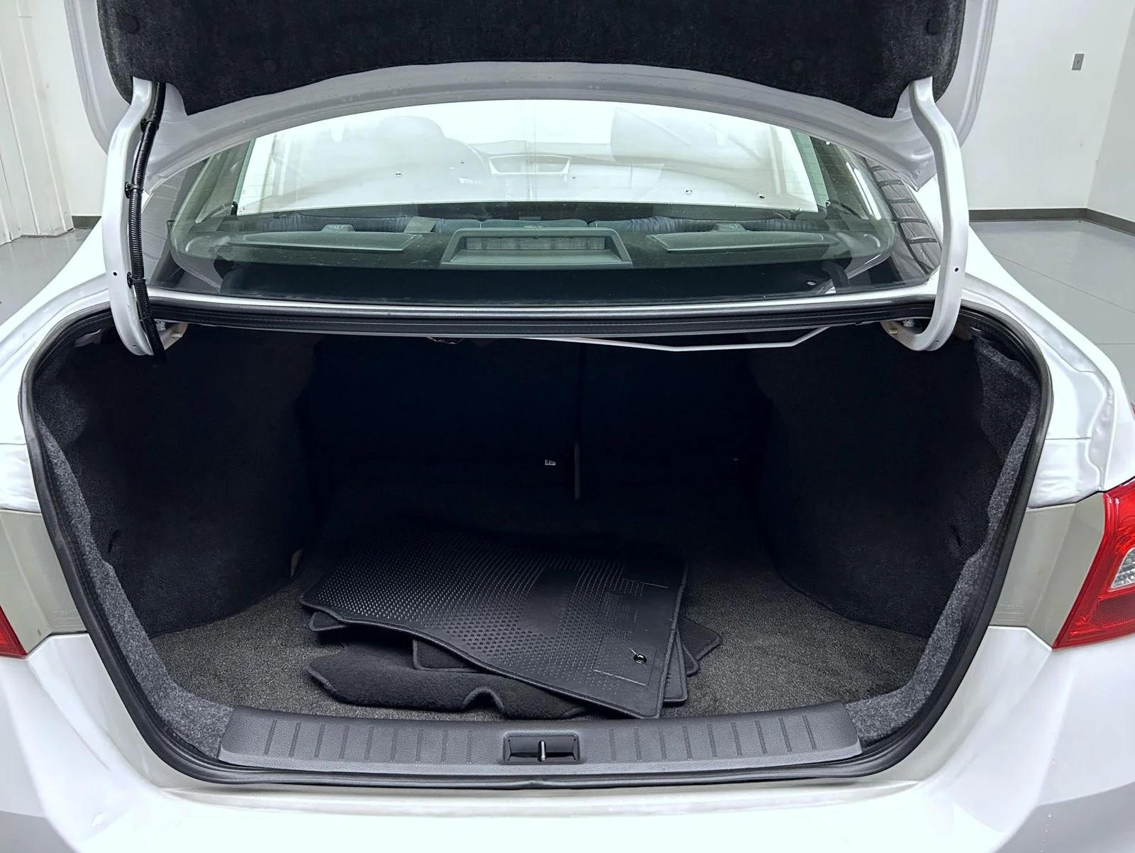 Used 2019 White Nissan SV image 21