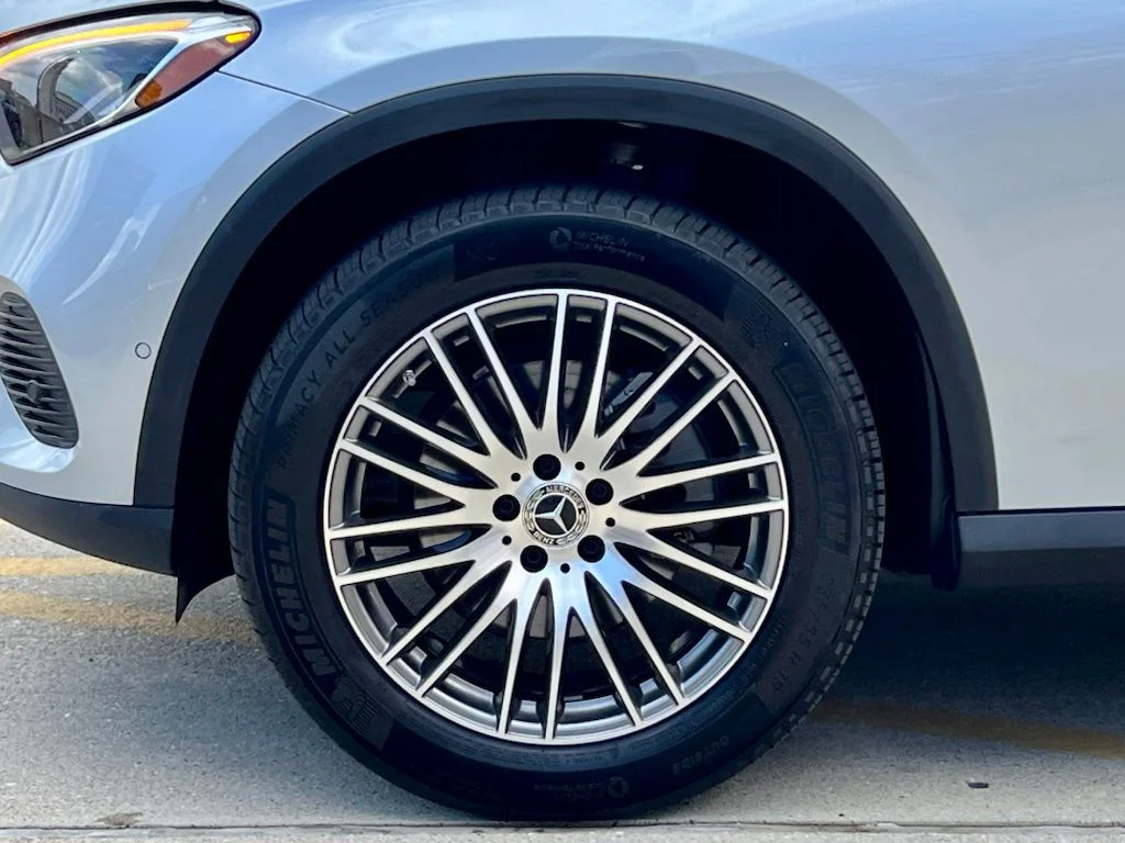 Certified Used 2026  Mercedes-Benz GLC 300 image 9