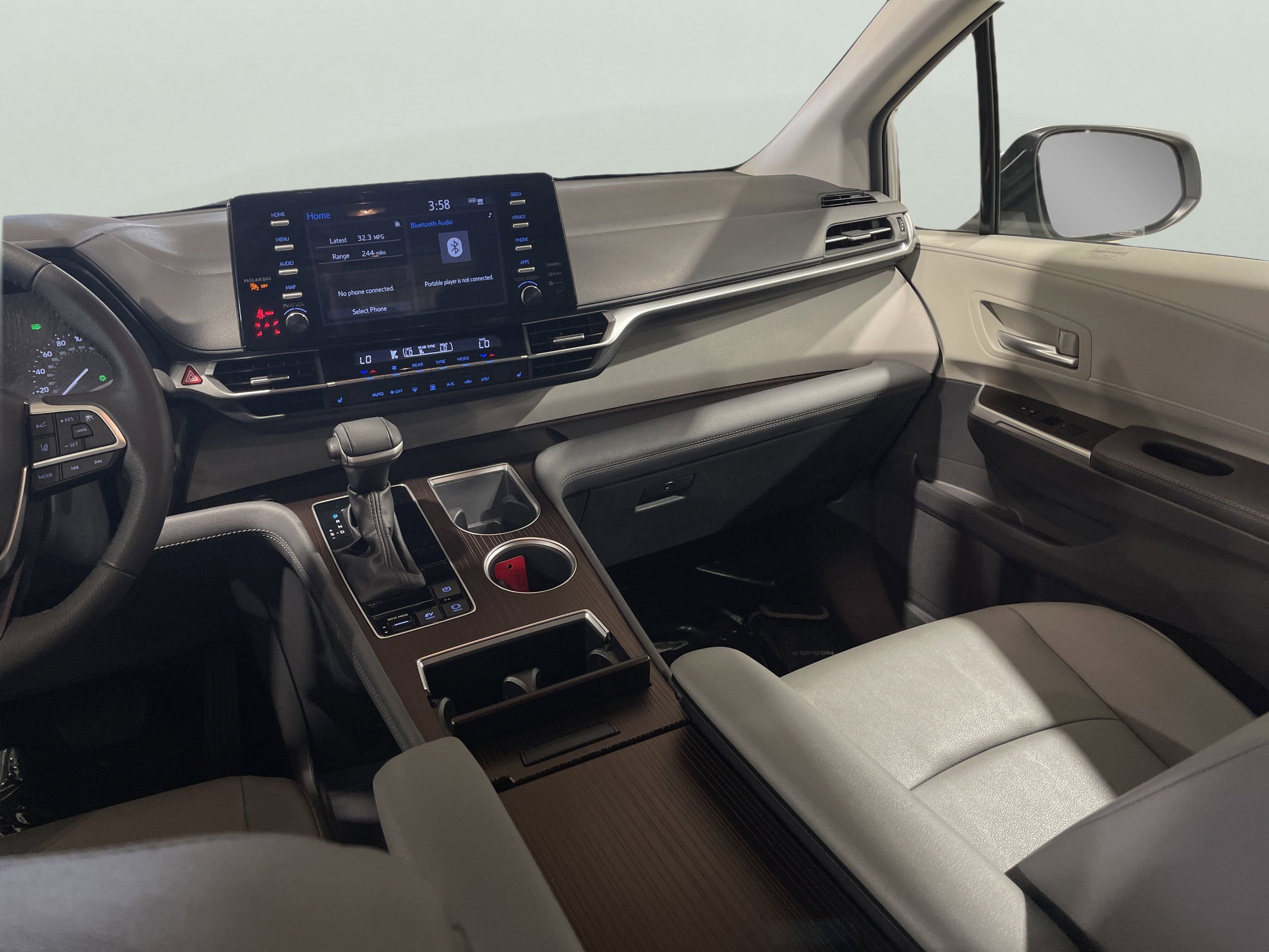 2024 Toyota Sienna XLE - Photo 25