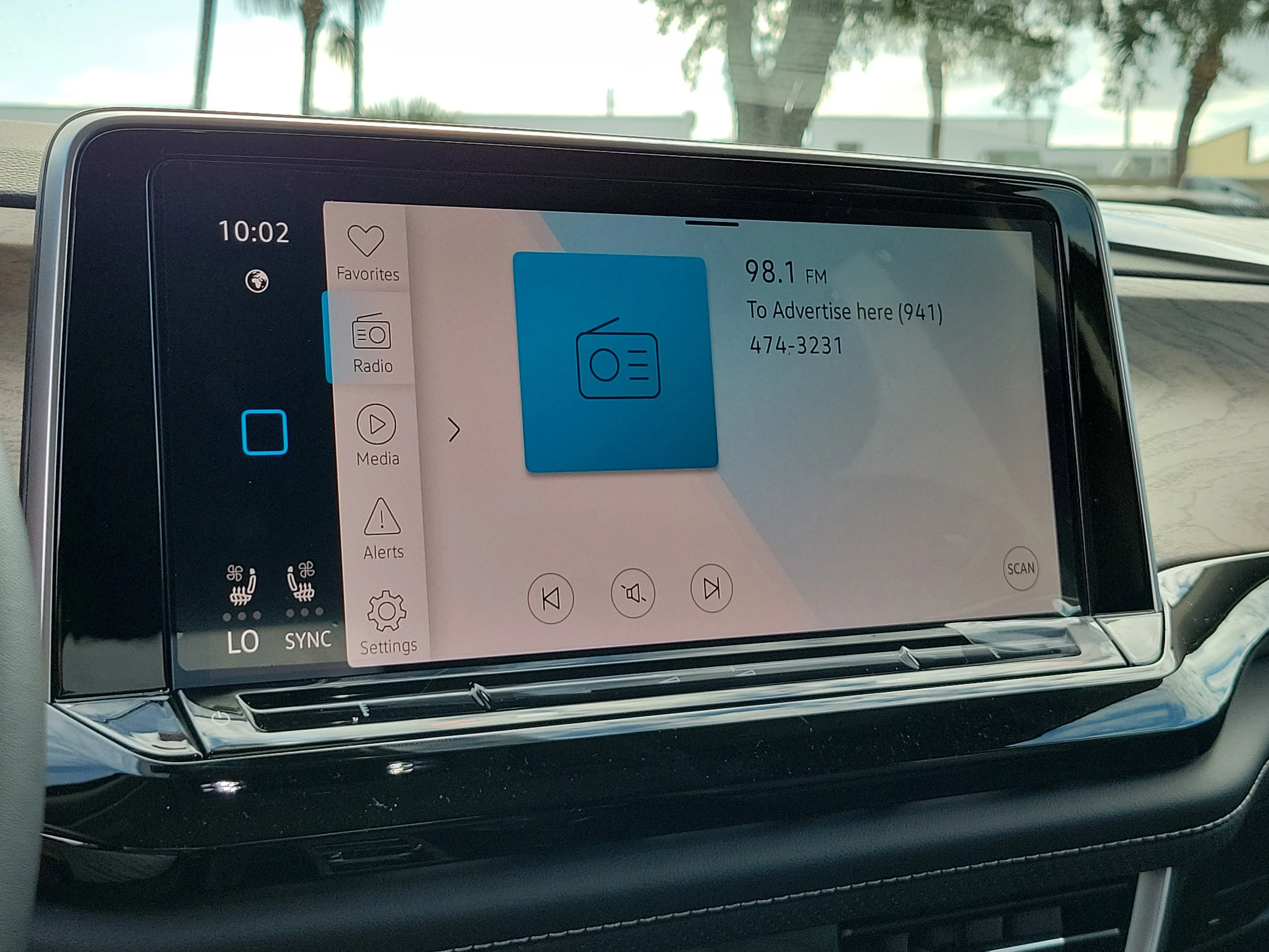 New 2026 Silver Volkswagen SE w/Technology image 30