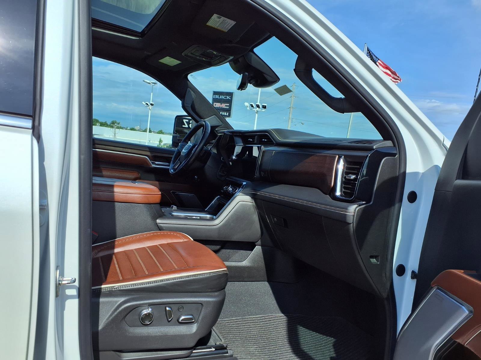 Used 2024 White Frost Tricoat GMC Denali Ultimate image 34