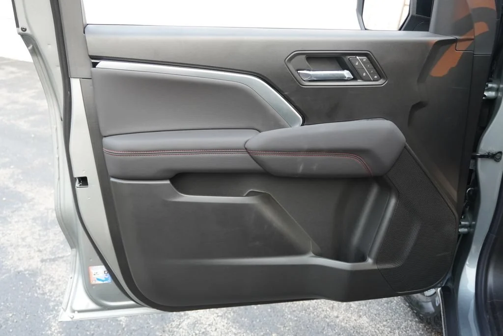 New 2026 Sterling Gray Metallic Chevrolet Z71 image 25