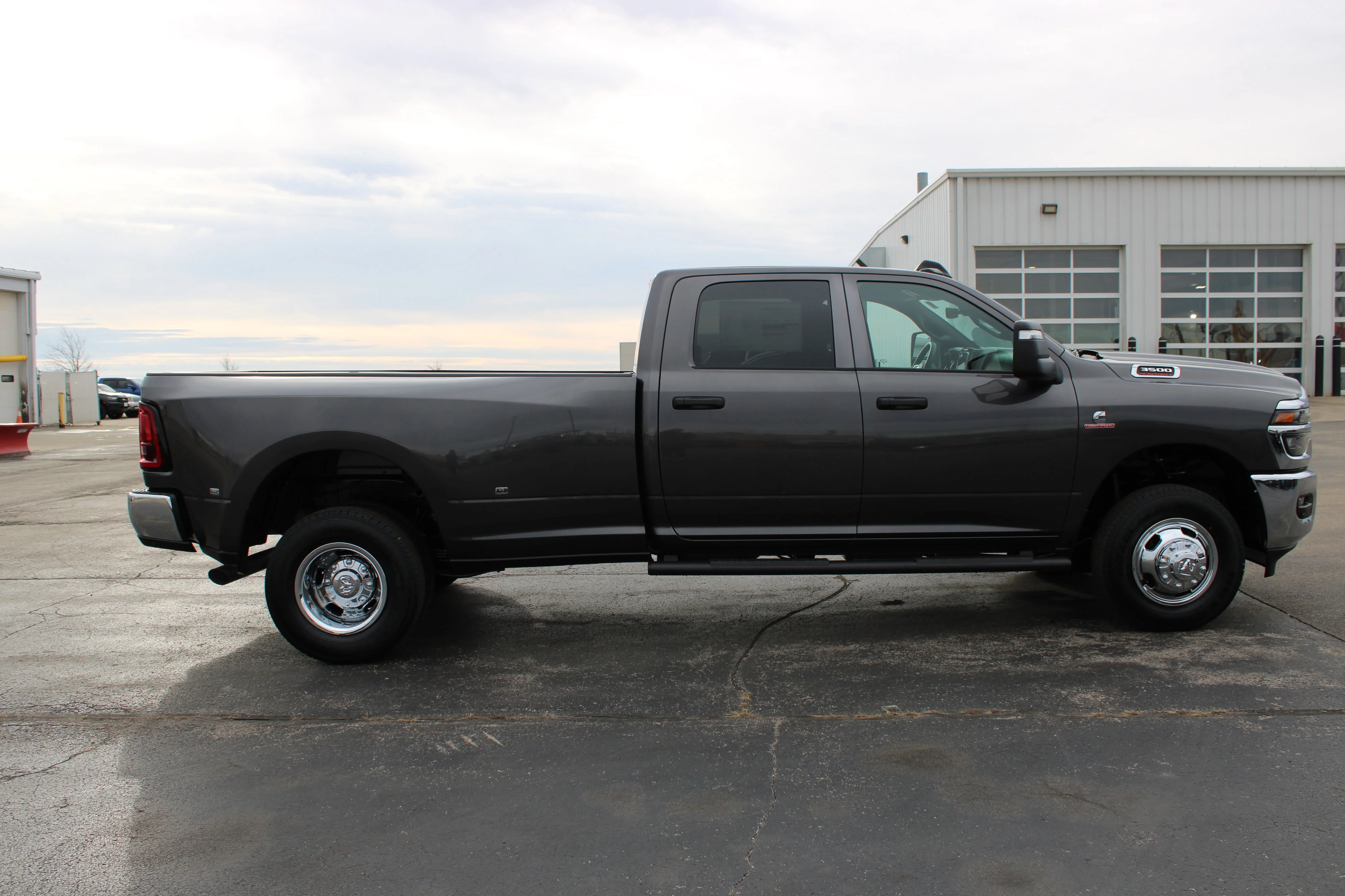 New 2026 Granite Crystal Metallic Clear-Coat Exterior Paint RAM Tradesman image 9