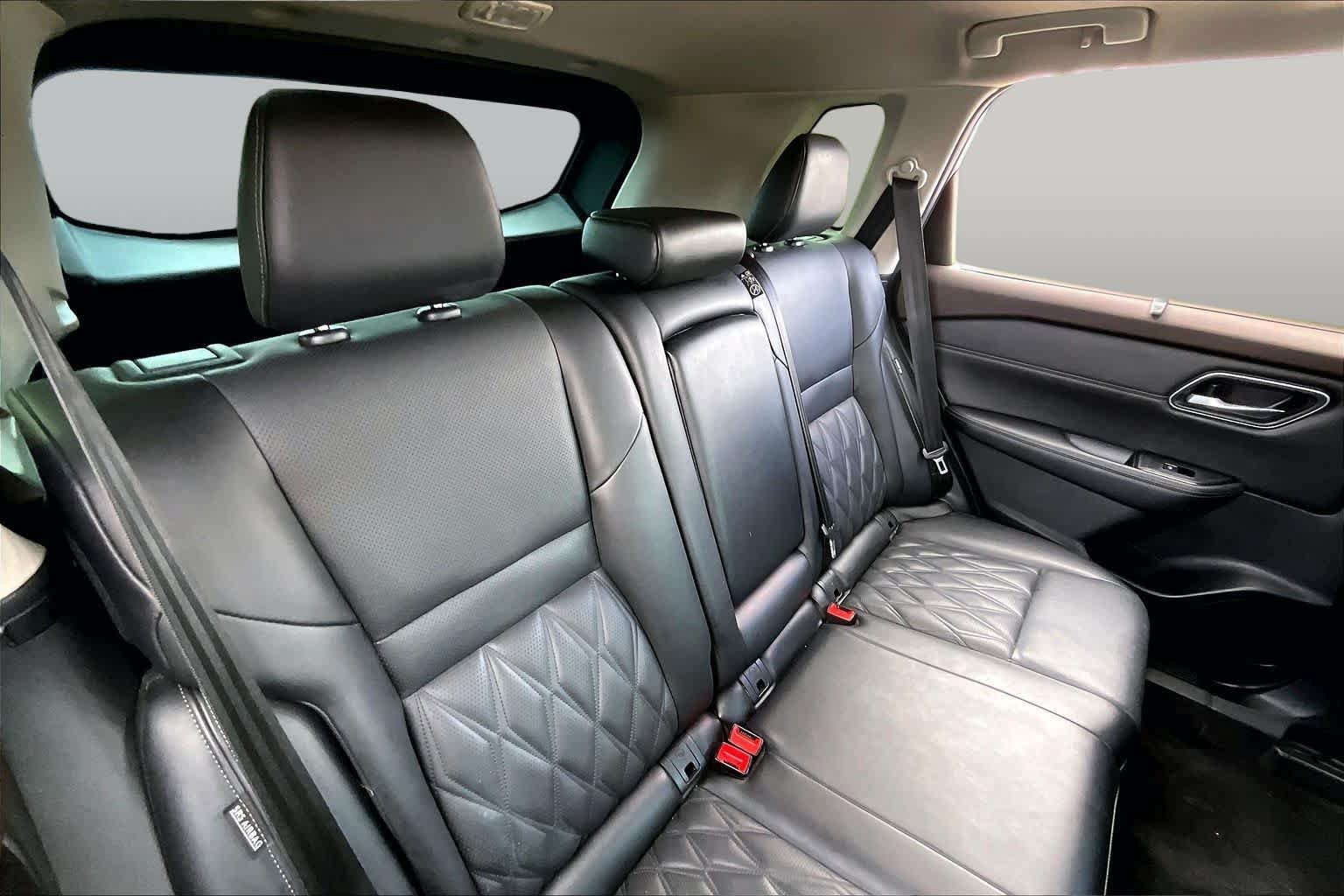 Used 2023 Boulder Gray Pearl Nissan Platinum image 19